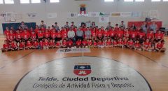 Cristhian Santana pisa la cancha del campus del Club Baloncesto Telde.