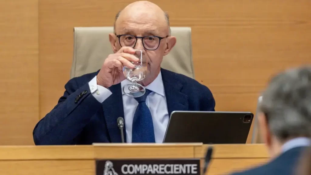 cristobal-montoro-se-da-de-baja-del-pp-tras-su-imputacion