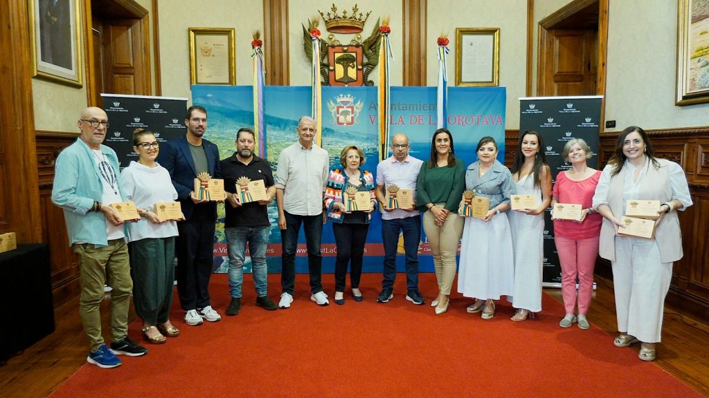 ganadores y participantes con alcalde y concejala de comercio