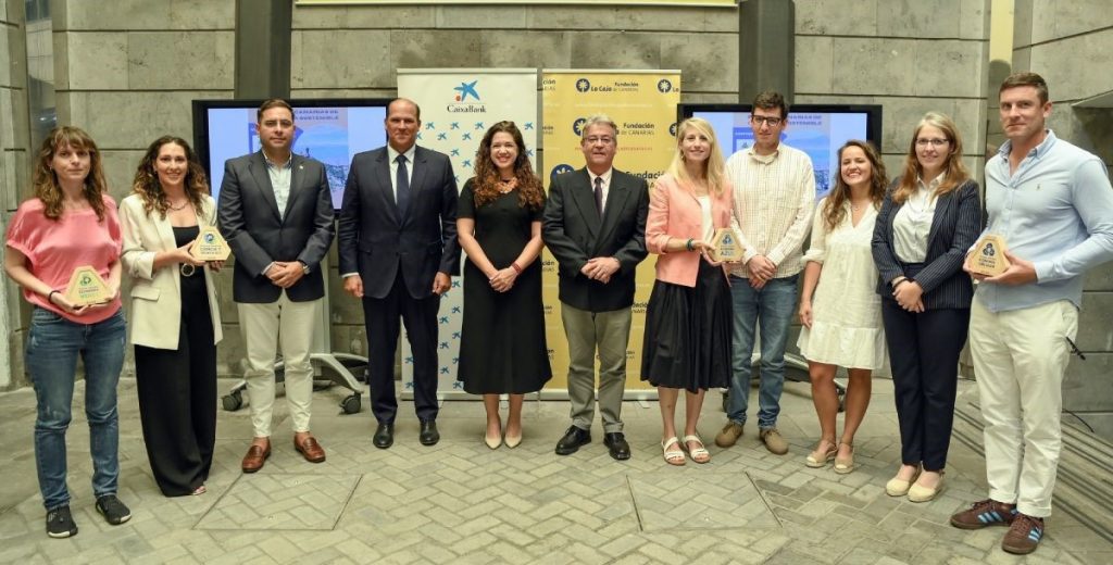 premios-canarias-economia-sostenible-ULL-segunda y tercero por la izquierda
