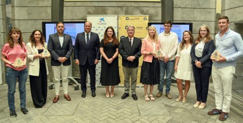 premios-canarias-economia-sostenible-ULL-segunda y tercero por la izquierda