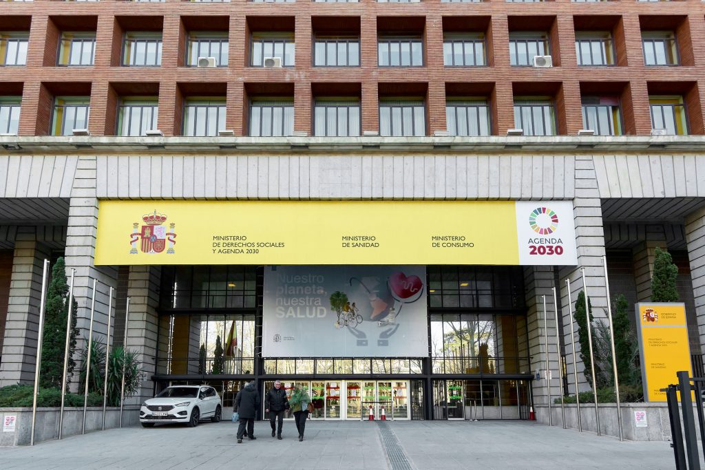 Main entrance to the building of the Spanish Ministry.