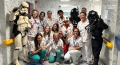 Los niños y niñas del Hospital Universitario La Candelaria reciben la visita de personajes de Star Wars