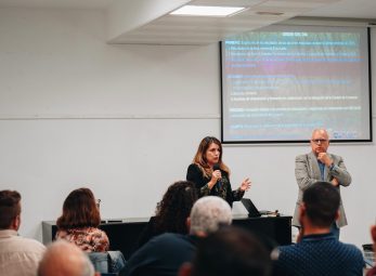 Casimiro Curbelo y María Isabel Méndez en un encuentro con empresarios