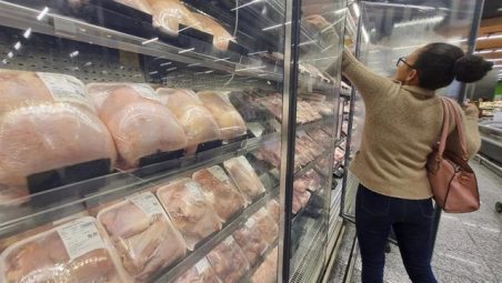 China prohíbe la importación de productos avícolas de España por los brotes de gripe aviar