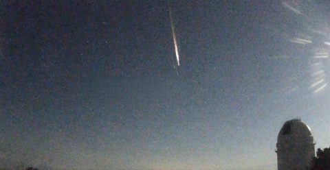 La reentrada de un cohete chino deja un espectáculo luminoso en el cielo del sureste de España
