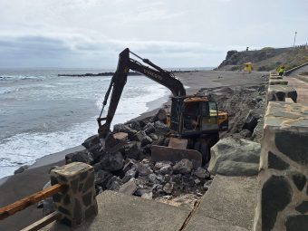 El Ayuntamiento inicia las obras para la mejora de la accesibilidad en la playa de La Laja (3)