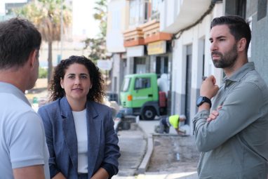 El Ayuntamiento inicia los trabajos para repavimentar las aceras de la calle Ana Benítez en el Lomo Apolinario 1