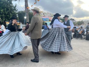 El barrio de San Roque comienza sus fiestas patronales con la lectura del pregón y una actuación folclórica (1)