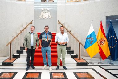 FOTO. Poli Suárez destaca el esfuerzo en la trayectoria de Carmelo Pérez, campeón mundial de duatlón paralímpico en 2025
