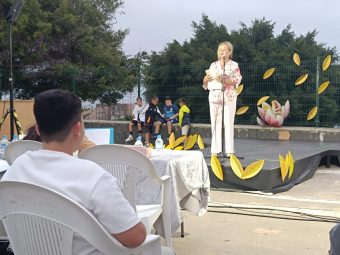 La concejala Nina Santana, durante el pregón de Zárate