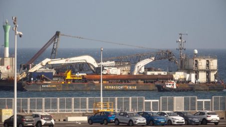 Un remolcador con 49 polizones a bordo llega a Lanzarote procedente de Senegal