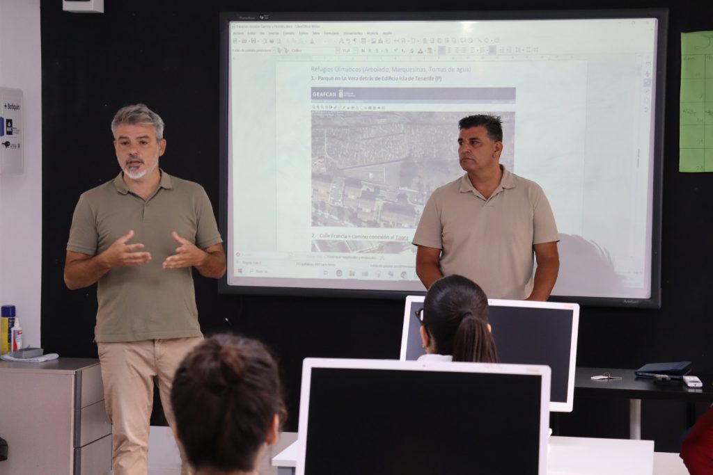 Los ediles David Hernández y Alberto Cabo presentaron a las 16 personas contratadas(I)
