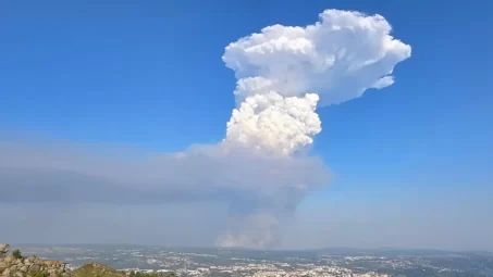 Más de 270 bomberos combaten un nuevo incendio en norte de Portugal