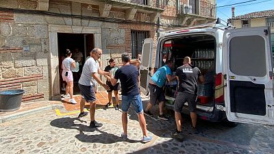 Mombeltrán (Ávila) aún se abastece con agua embotellada una semana después del incendio
