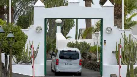 Pedro Sánchez llega a Lanzarote para veranear un año más con su familia en La Mareta