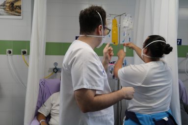 Profesionales en un hospital del Servicio Canario de la Salud