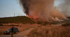 Sánchez se solidariza con los vecinos desalojados por los fuegos y pide mucha precaución
