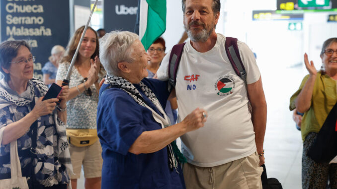 Santiago González, el segundo español de la Flotilla de la Libertad, llega a Madrid