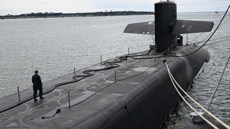 Trump despliega dos submarinos nucleares
