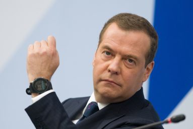 Trump llama bocazas a Medvédev y defiende movilizar submarinos hacia Rusia