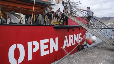 el-buque-de-la-ong-open-arms-este-jueves-en-el-puerto-de-santa-cruz-de-tenerife