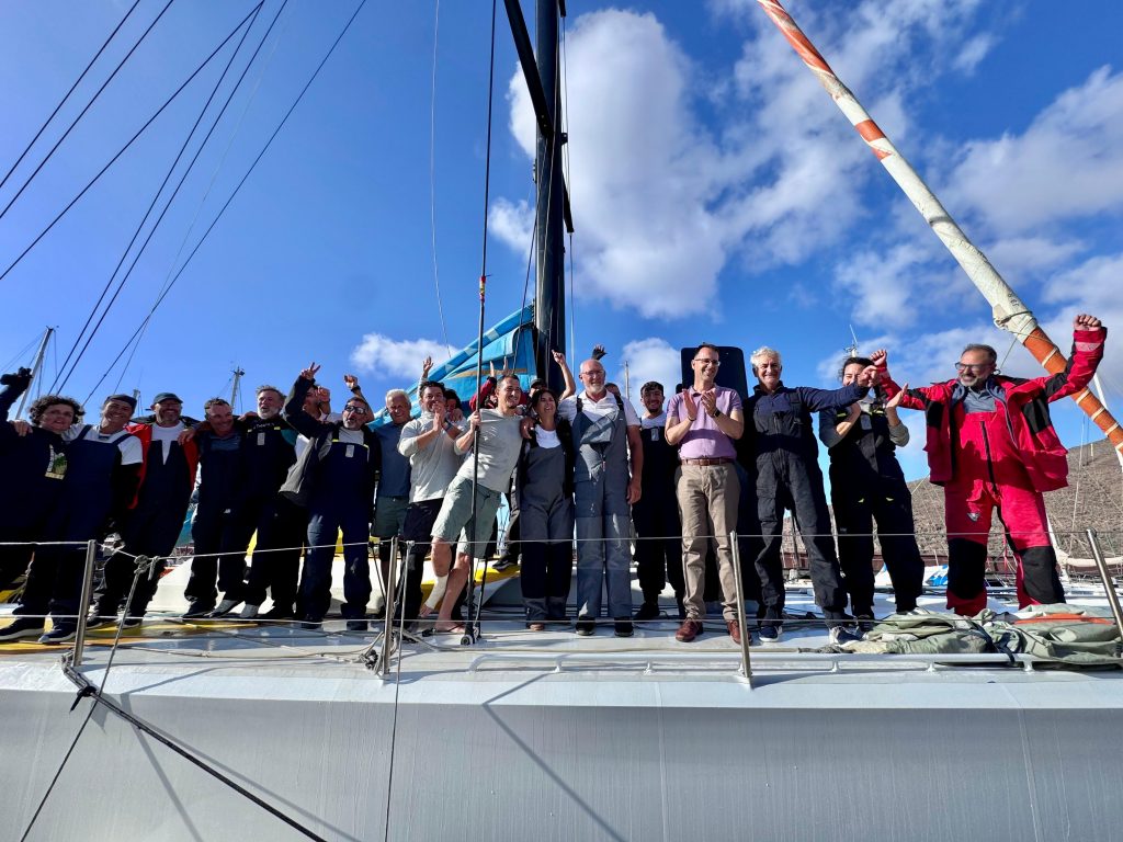 020925 Llegada de la embarcación Desafío 533 al Puerto de San Sebastián, que se proclama vencedora de la XXXI Regata Oceánica Palos – La Gomera