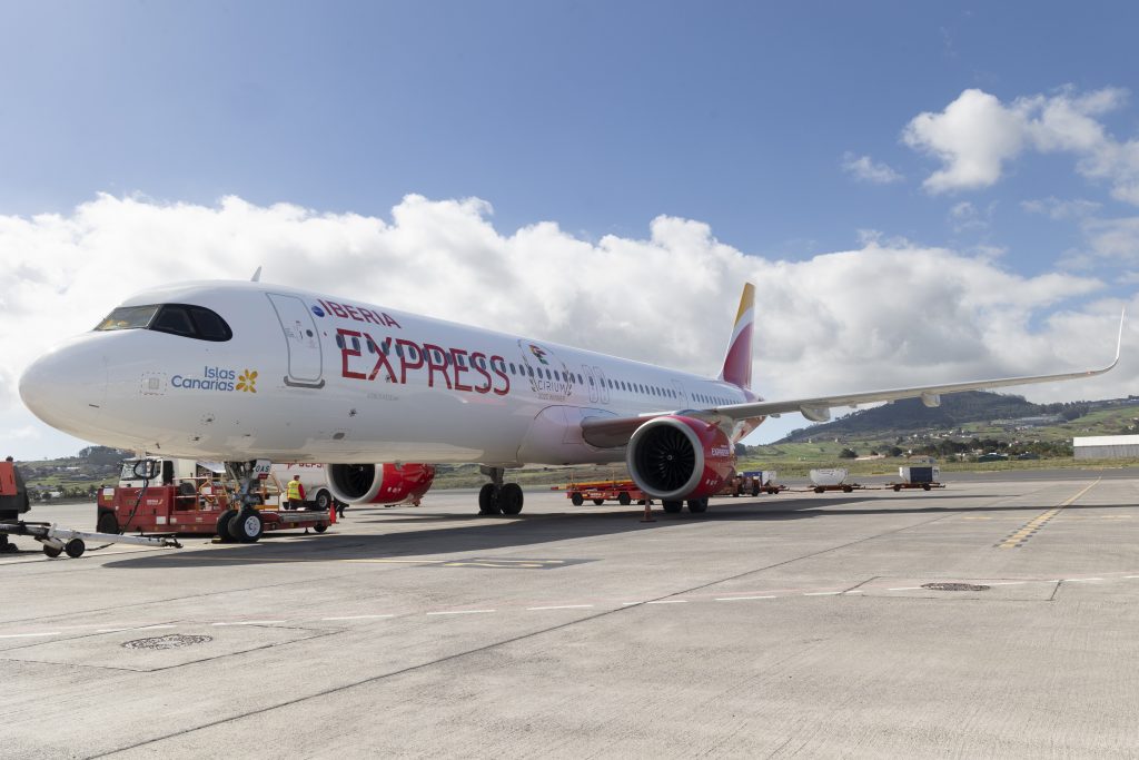 Avión A321neo de Iberia Express en el Aeropuerto de Tenerife-Norte