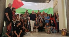 Dos ministros de Sumar se reúnen con docentes propalestinos encerrados en el Círculo