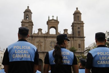 El Ayuntamiento concede 28 medallas al mérito policial a agentes y colaboradores por su labor y trayectoria