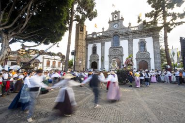 El folclore y los bailes tradicionales son parte consustancial del evento popular