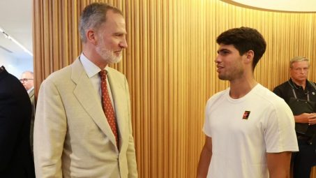 El rey y Sánchez felicitan a Alcaraz