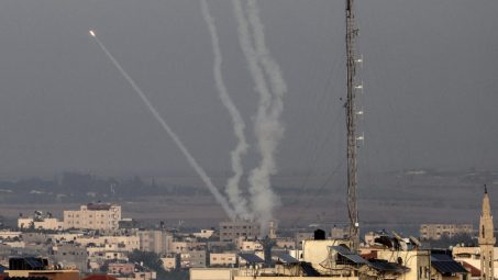 Israel intercepta un cohete disparado desde Gaza y otro cae en una zona despoblada