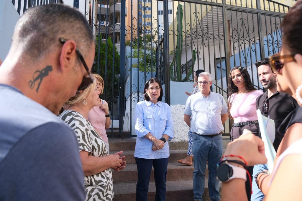 La alcaldesa, Carolina Darias, durante su visita al barrio de Casablanca I