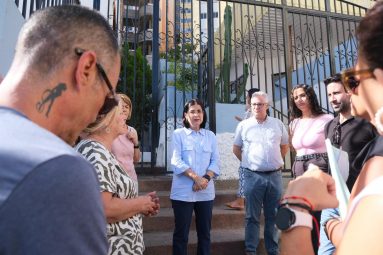 La alcaldesa, Carolina Darias, durante su visita al barrio de Casablanca I