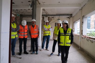 La alcaldesa, Carolina Darias, en el inicio de las obras del inicio de la II Fase de la Fábrica del Hielo