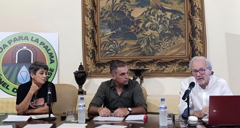 Mónica Riverol, Pedro Monzón y Carlos Soler, en la rueda de prensa de Agua para La Palma (3)