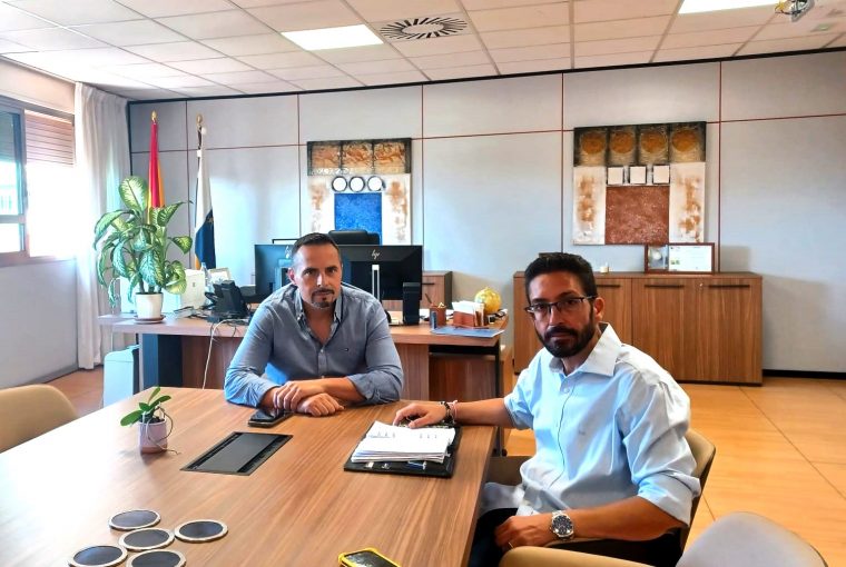 Reunión del director del SCS con Col Med Tfe