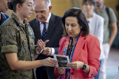 Robles dice que España seguirá enviando el material defensivo que pide Ucrania