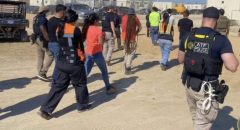 Seúl fleta un vuelo a EE.UU. para repatriar a detenidos en medio de descontento social