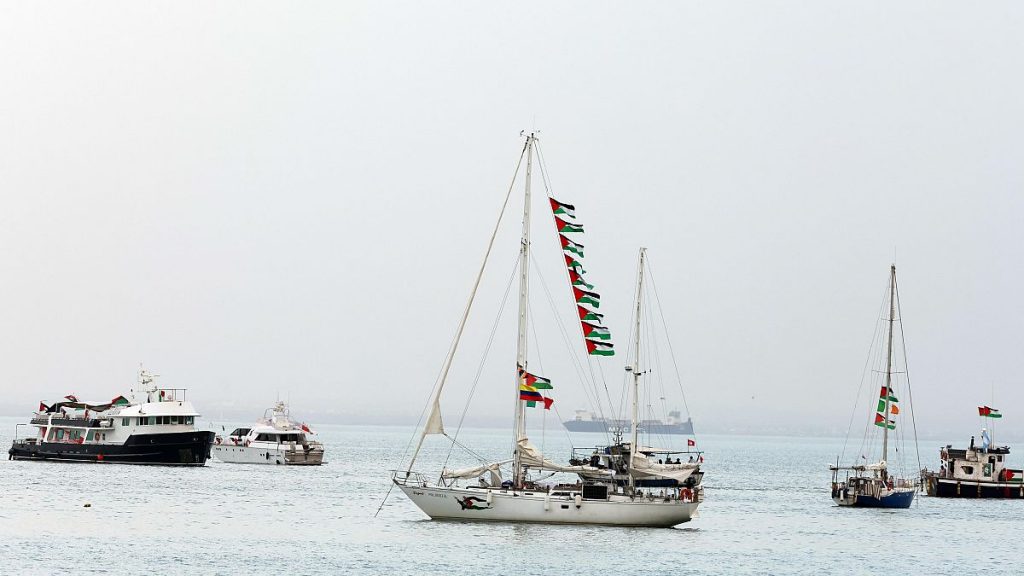 Una embarcación de la Flotilla Sumud rumbo a Gaza denuncia un ataque en el puerto de Túnez