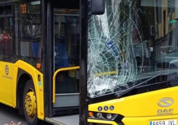 Una mujer herida grave al ser atropellada por una guagua en Las Palmas de Gran Canaria