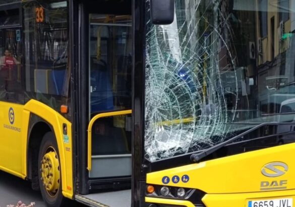 Una mujer herida grave al ser atropellada por una guagua en Las Palmas de Gran Canaria