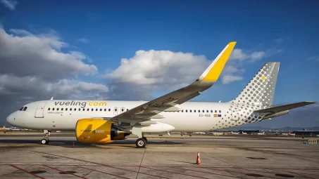 Vueling refuerza su oferta de invierno en Santiago y Tenerife y programa 1,5 millones de plazas 